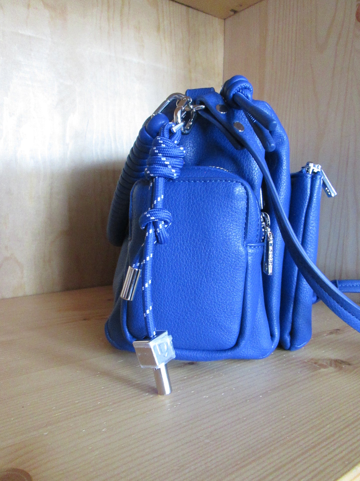Sac desigual modèle moyen avec logo et multiples 31V1625