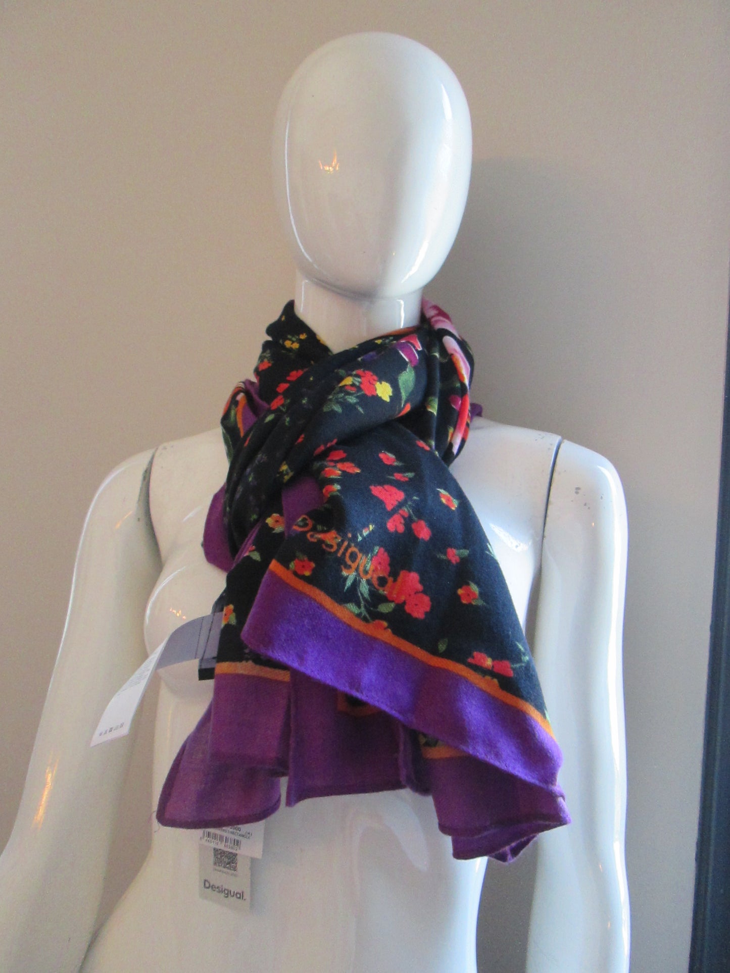 Foulard Desigual modèle mixed Flowers 3V1625