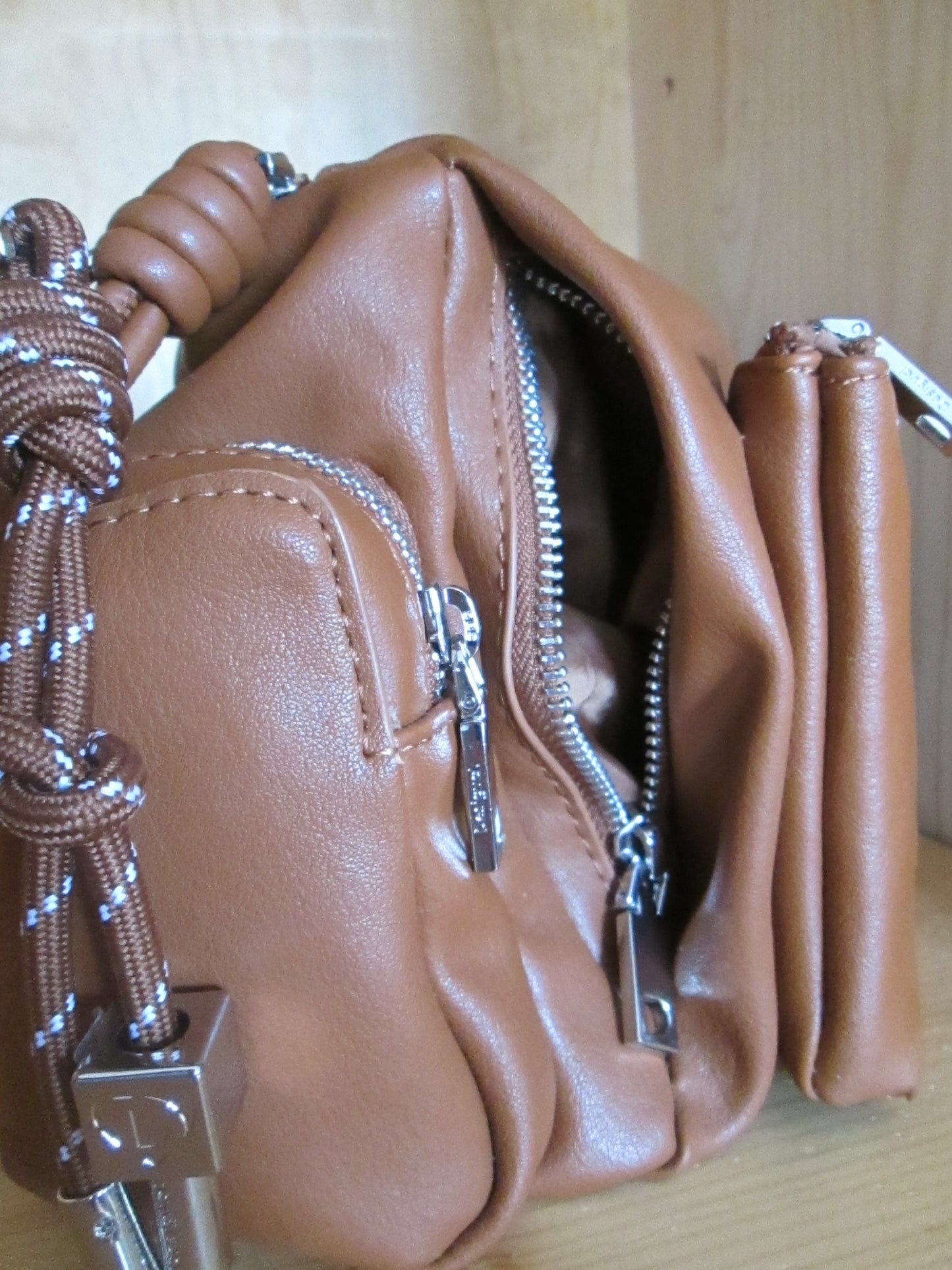Sac DESIGUAL modèle logo effet 3D 29V1625
