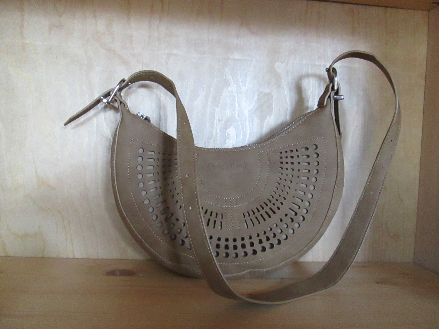 Sac Desigual modèle ajouré moyen 56V1625