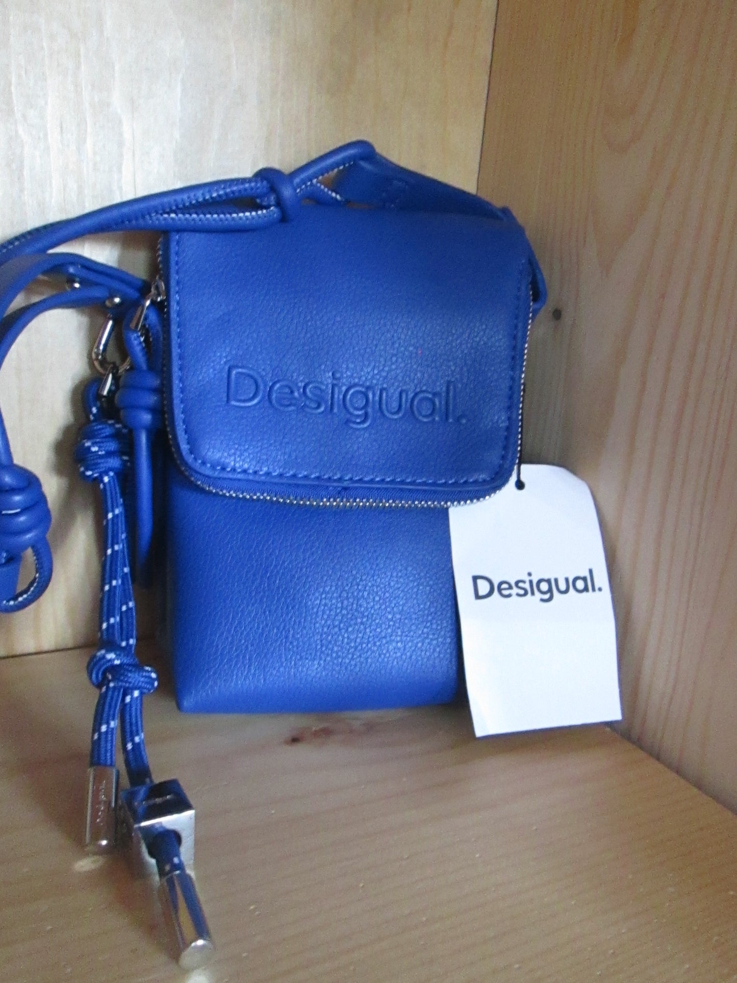 Sac porte téléphone DESIGUAL modèle logo 3D 53V1625