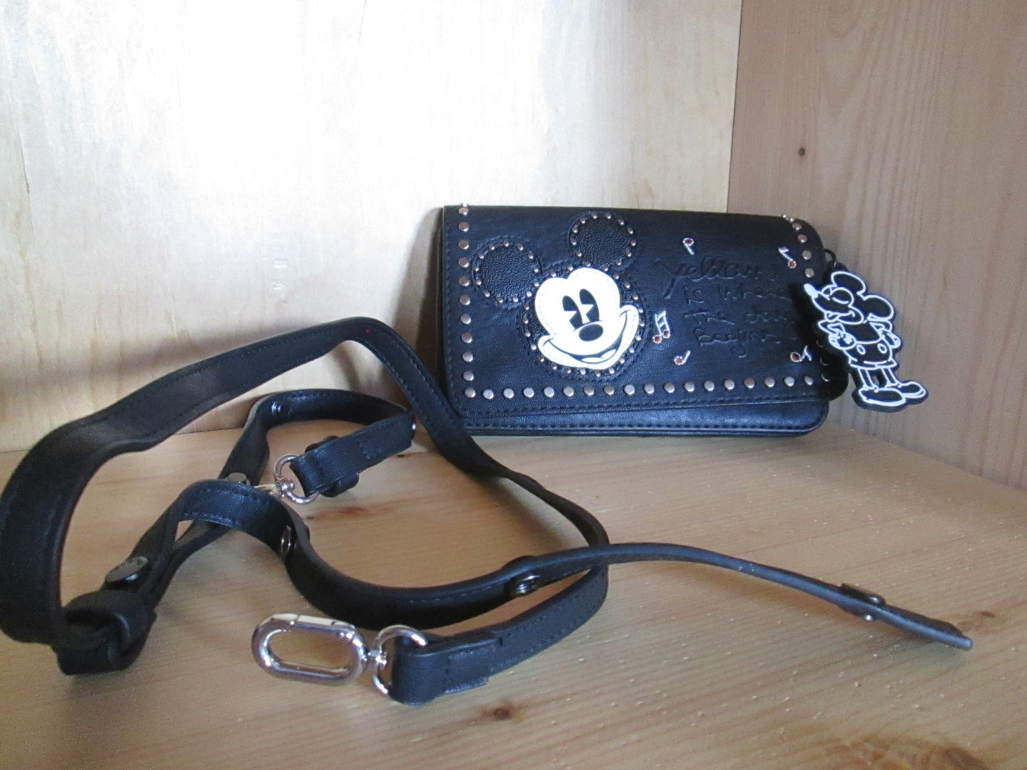 Sac / Portefeuille DESIGUAL modèle Clous Mickey  84V1625