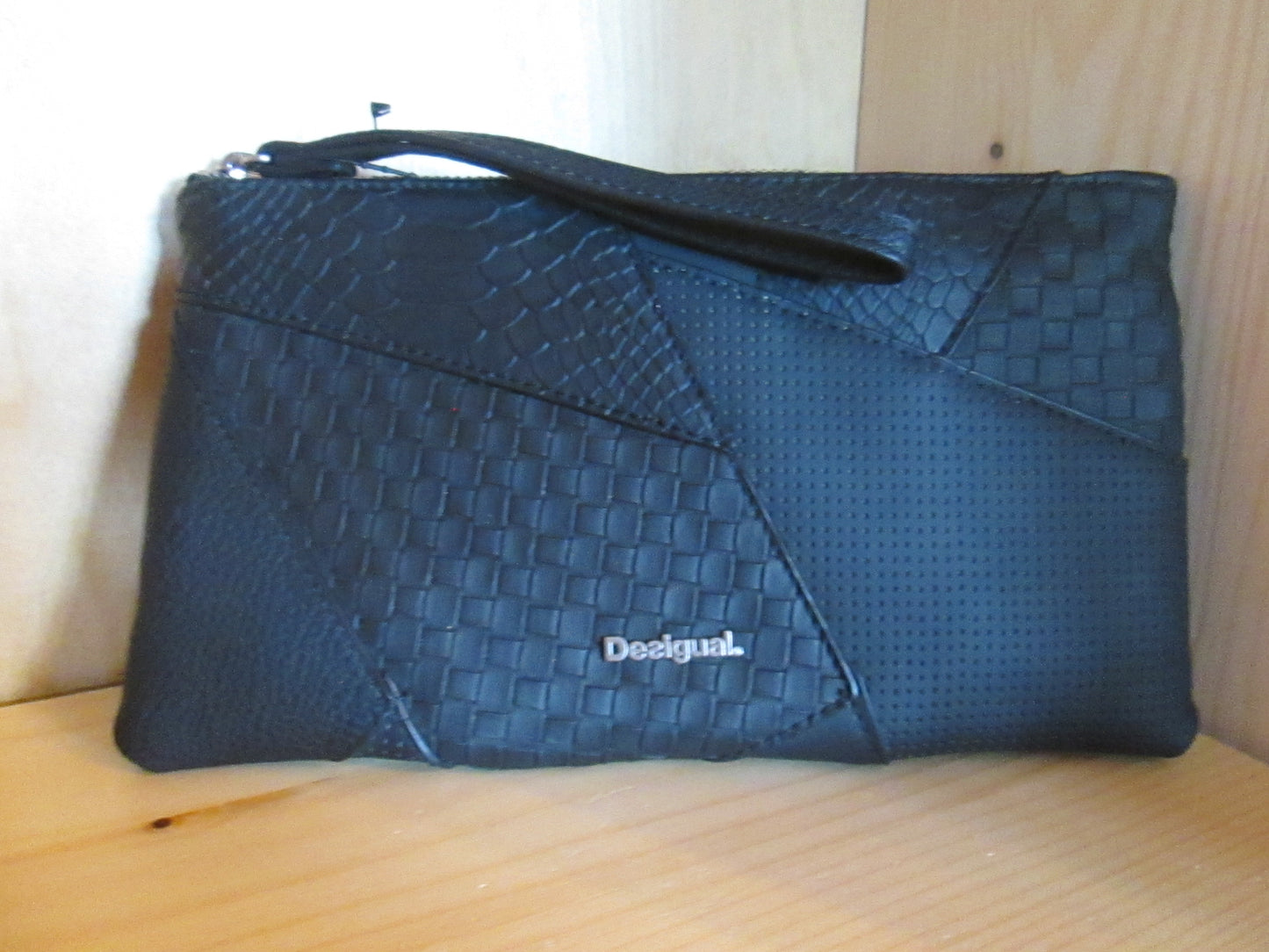 Pochette / Portefeuille DESIGUAL modèle 1V20523