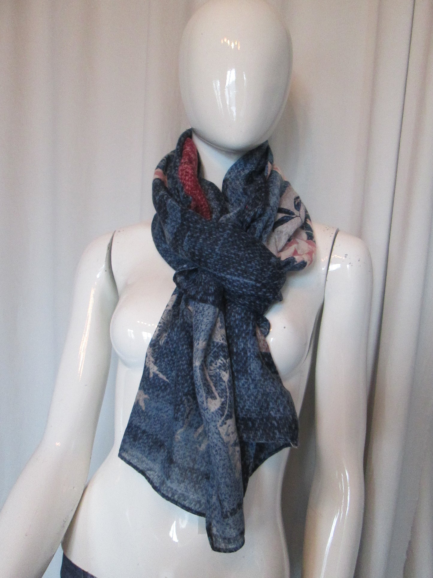 Foulard DESIGUAL modèle TITANITE DENIM RECTANGLE 19V30323