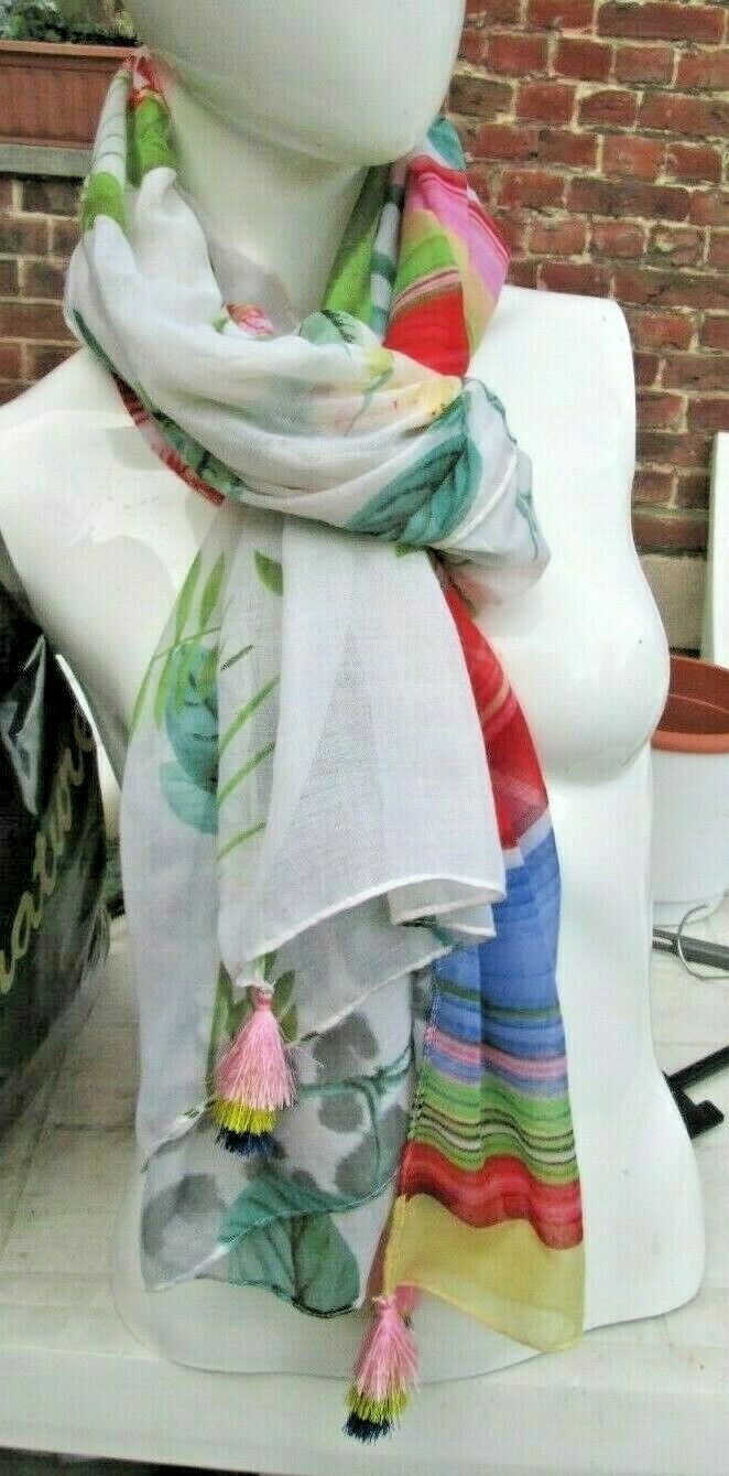 Foulard modèle CLIO  37EN11120