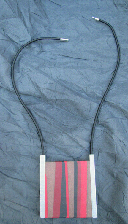 Collier rouge carré  47V4621