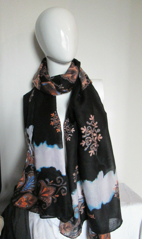 Foulard    DESIGUAL modèle DEVA 11V2724