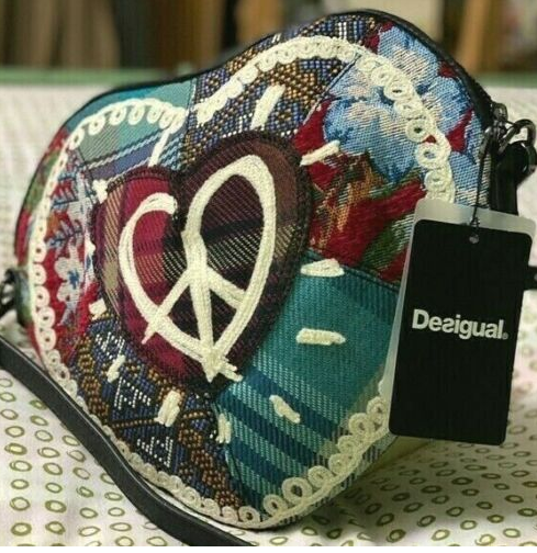 SAC DESIGUAL modèle YESQUERE CORAZON 6V20220