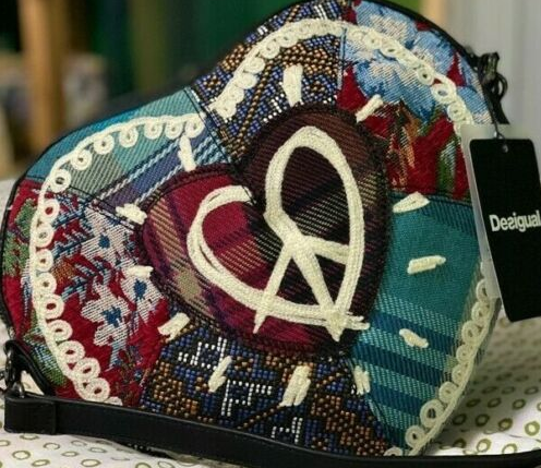 SAC DESIGUAL modèle YESQUERE CORAZON 6V20220