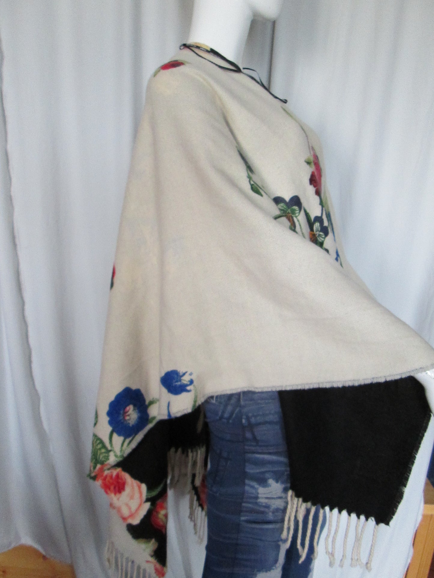 Poncho /cape DESIGUAL modèle FLOWE RÊV 40V1124