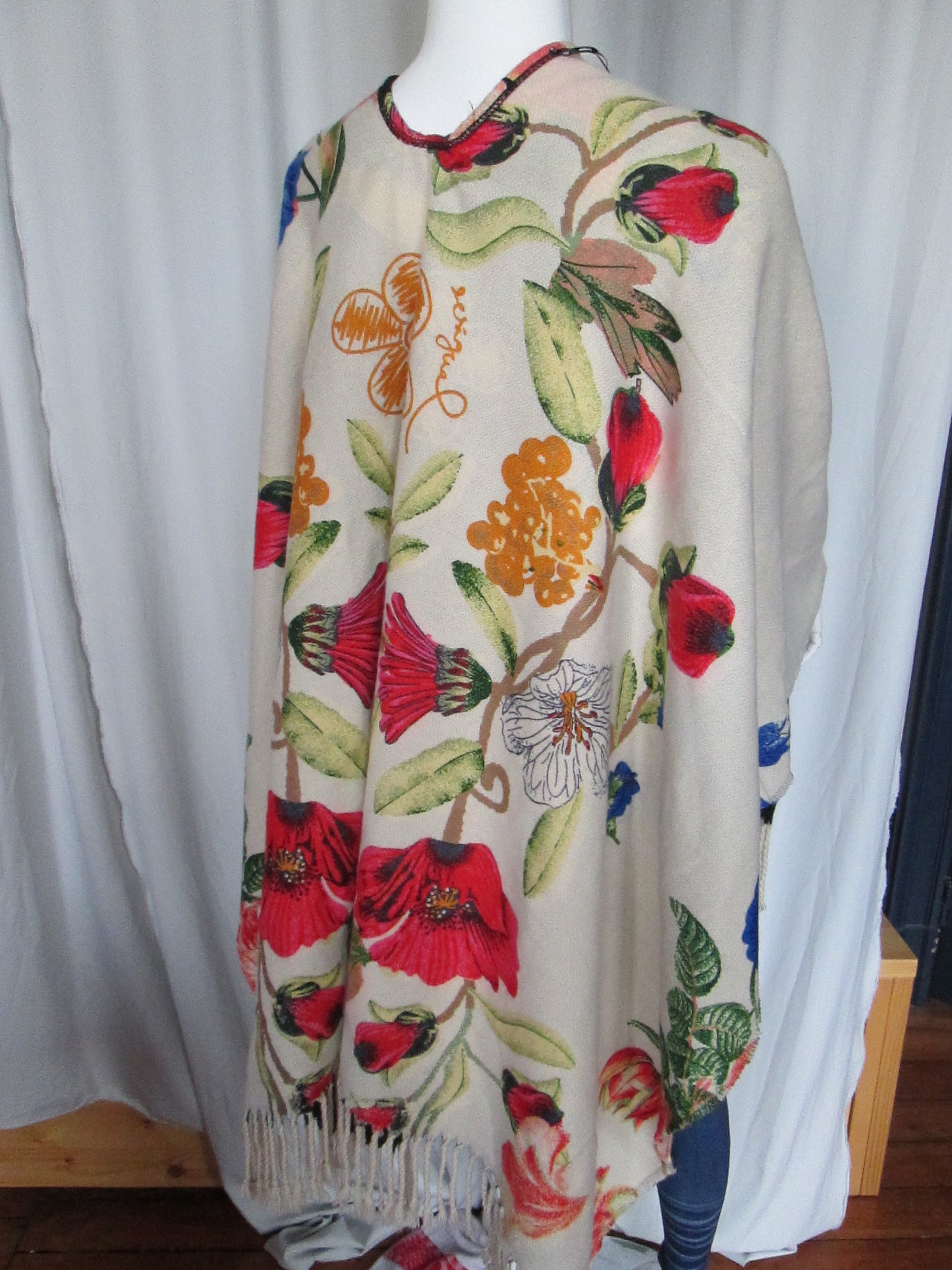 Poncho /cape DESIGUAL modèle FLOWE RÊV 40V1124