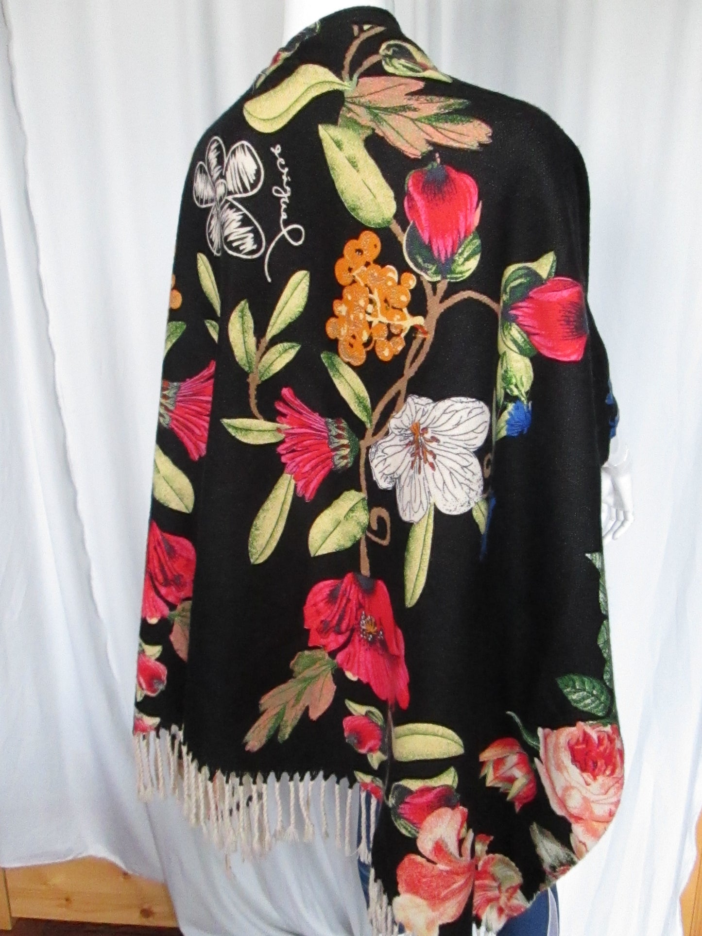 Poncho /cape DESIGUAL modèle FLOWE RÊV 40V1124