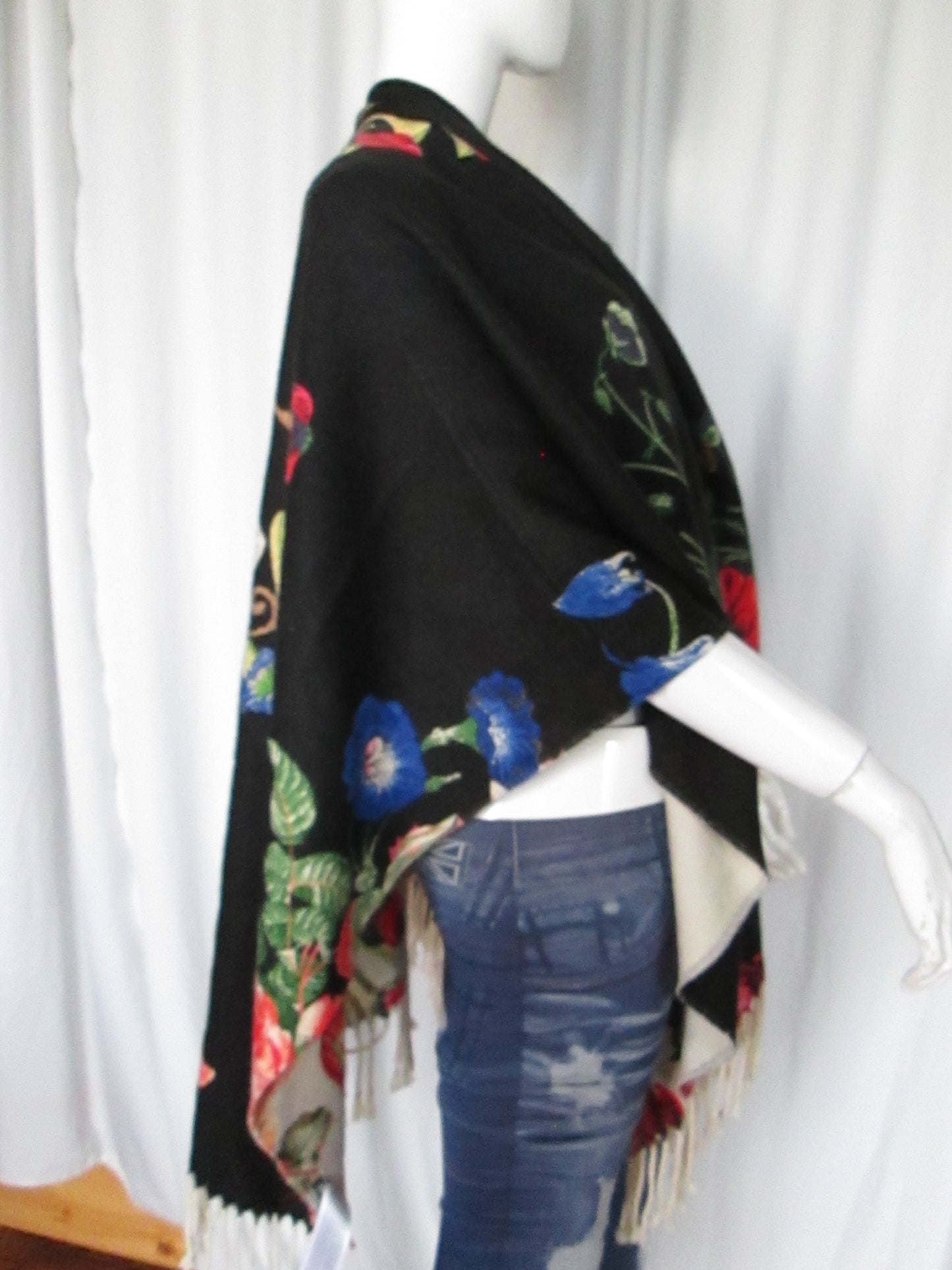 Poncho /cape DESIGUAL modèle FLOWE RÊV 40V1124