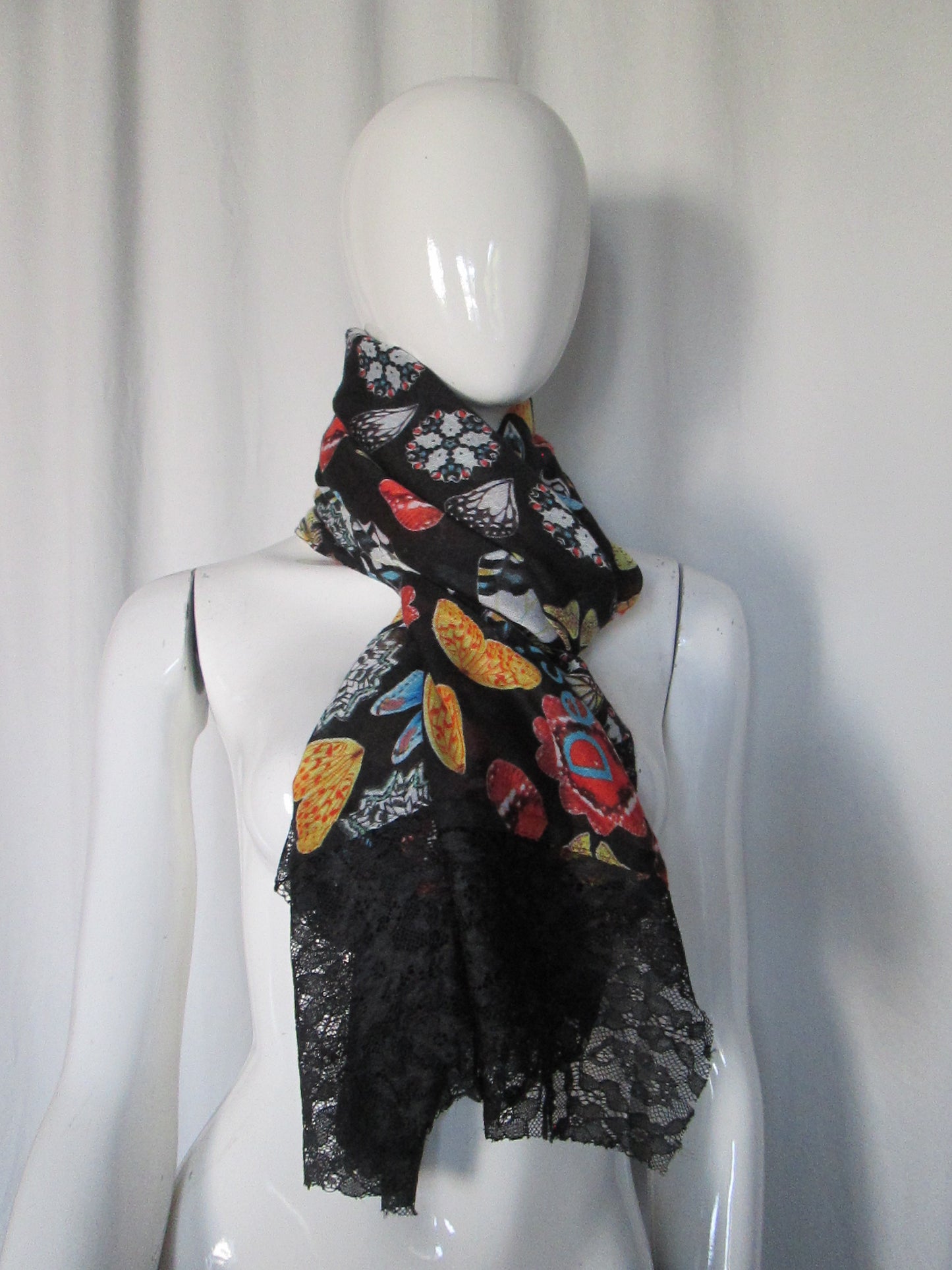 Foulard modèle butterfly galactic 24V1123